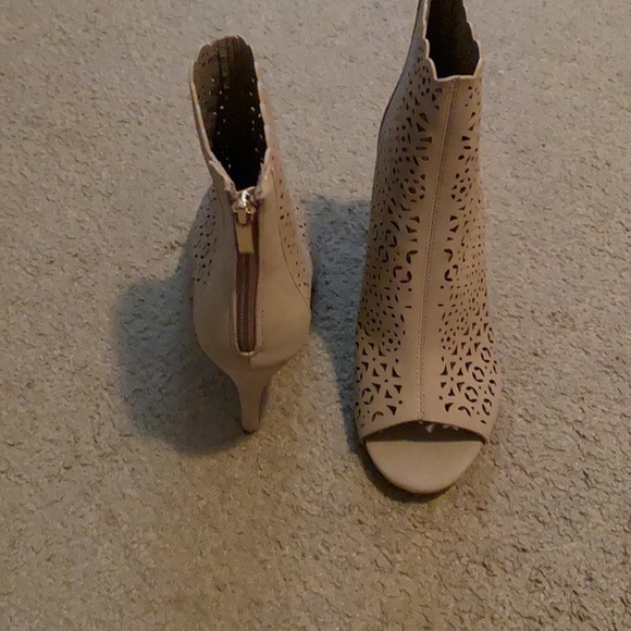Ladies Size 11 Tan Stiletto Heel  Peep-Toe Boot-NEW - Picture 3 of 7